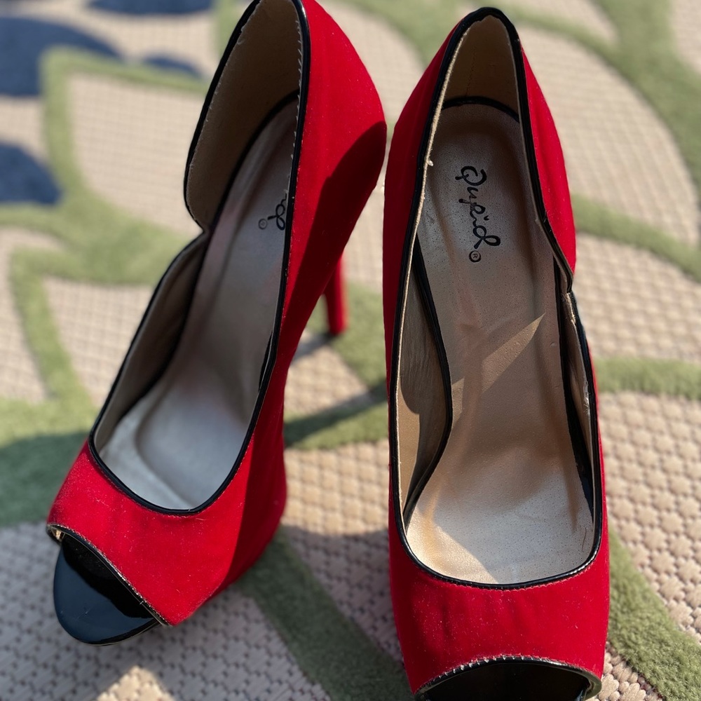 QUPID Red Velvet Heels (9) BRAND NEW
